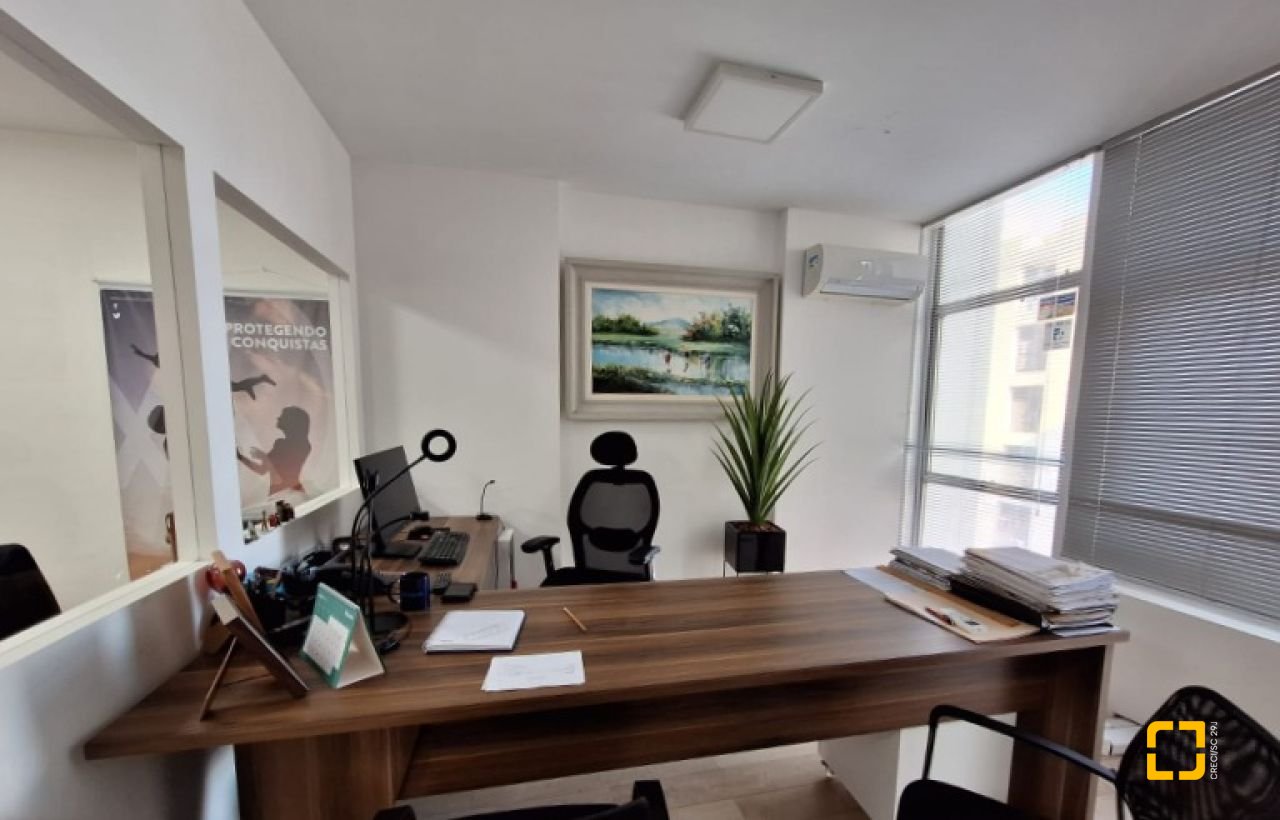 Sala com 95m², 1 garagem, no bairro Centro em Florianópolis