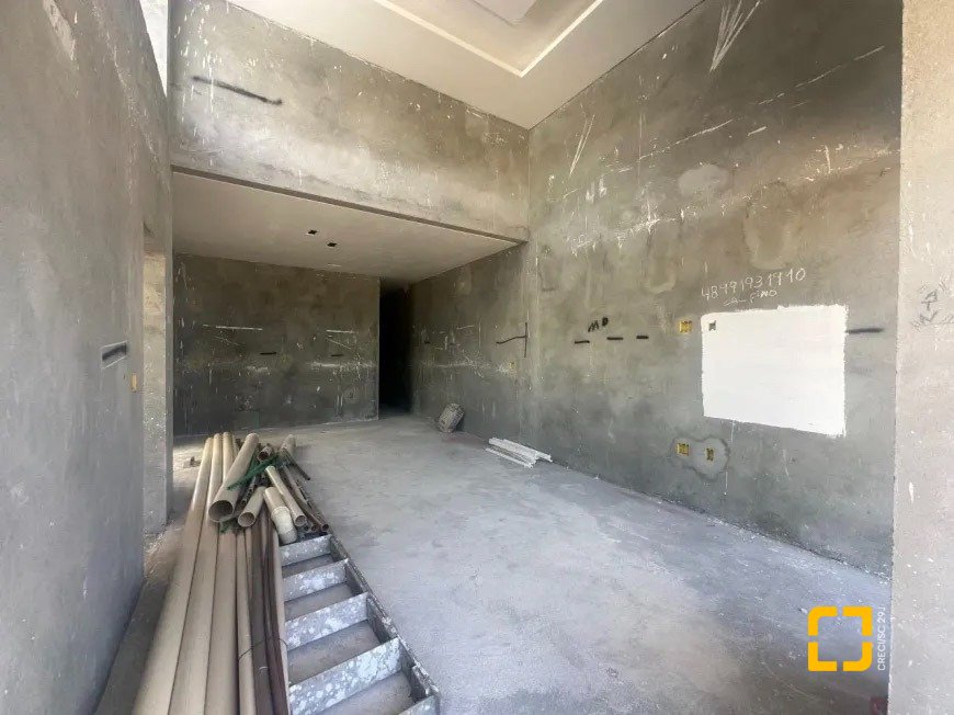 Casa com 111m², 3 quartos (sendo 1 suíte), 2 garagens, no bairro São João do Rio Vermelho em Florianópolis