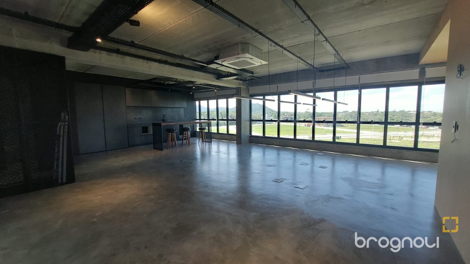 Sala com 136m², 1 garagem, no bairro Campeche em Florianópolis
