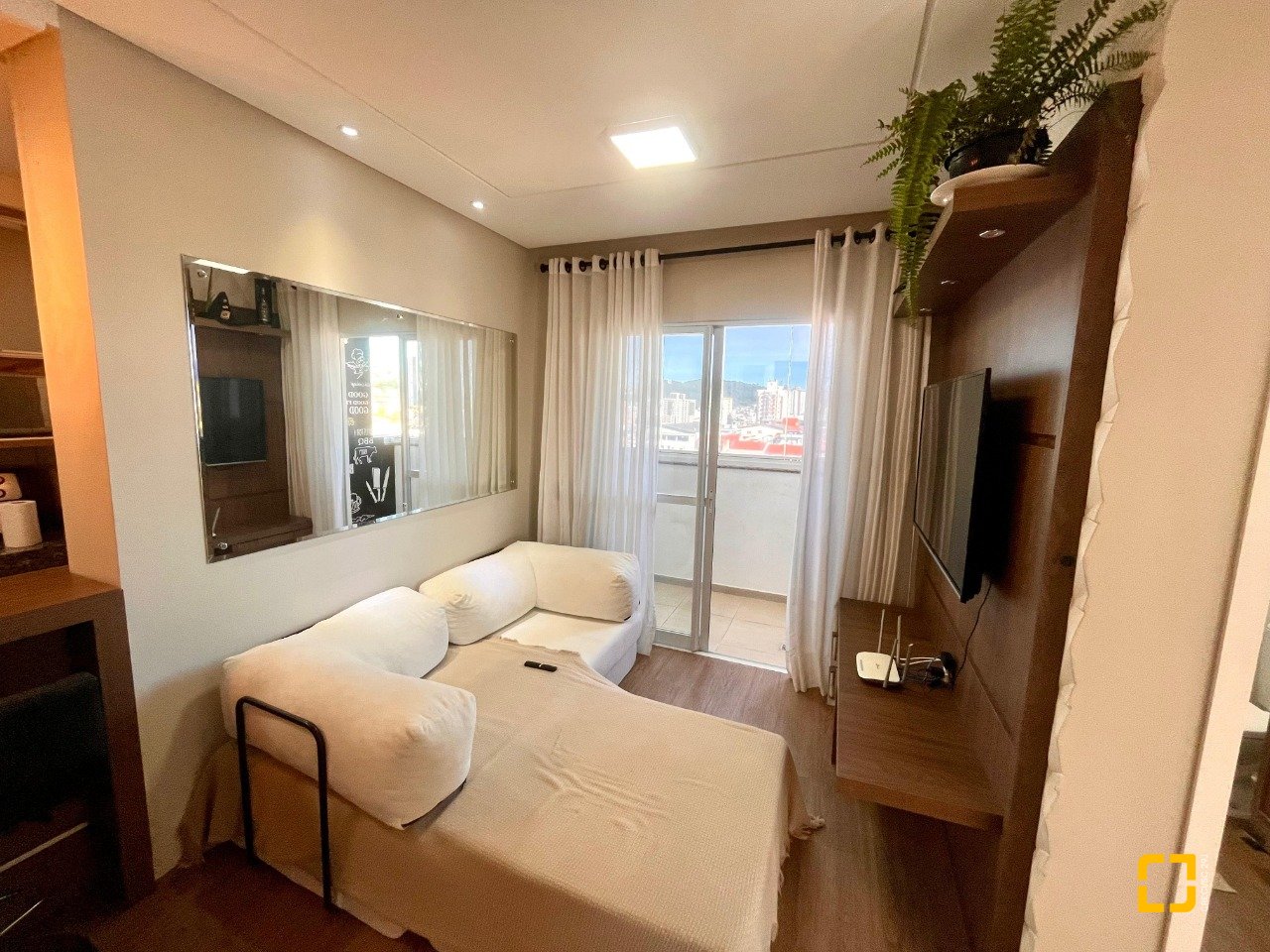 Apartamento com 57m², 2 quartos, 1 garagem, no bairro Barreiros em São José