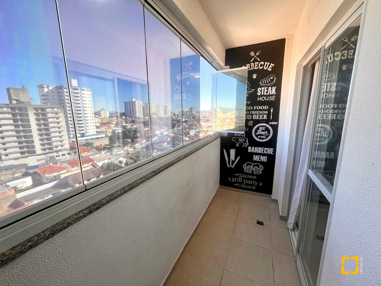 Apartamento com 57m², 2 quartos, 1 garagem, no bairro Barreiros em São José