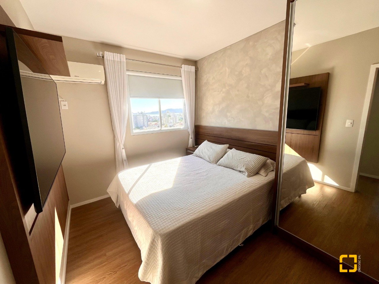 Apartamento com 57m², 2 quartos, 1 garagem, no bairro Barreiros em São José
