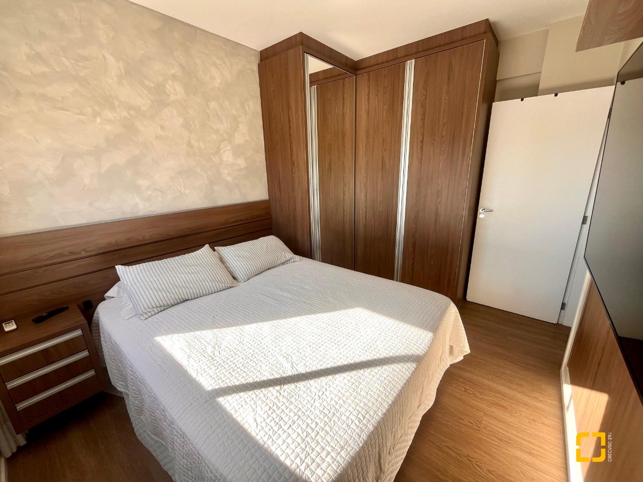 Apartamento com 57m², 2 quartos, 1 garagem, no bairro Barreiros em São José