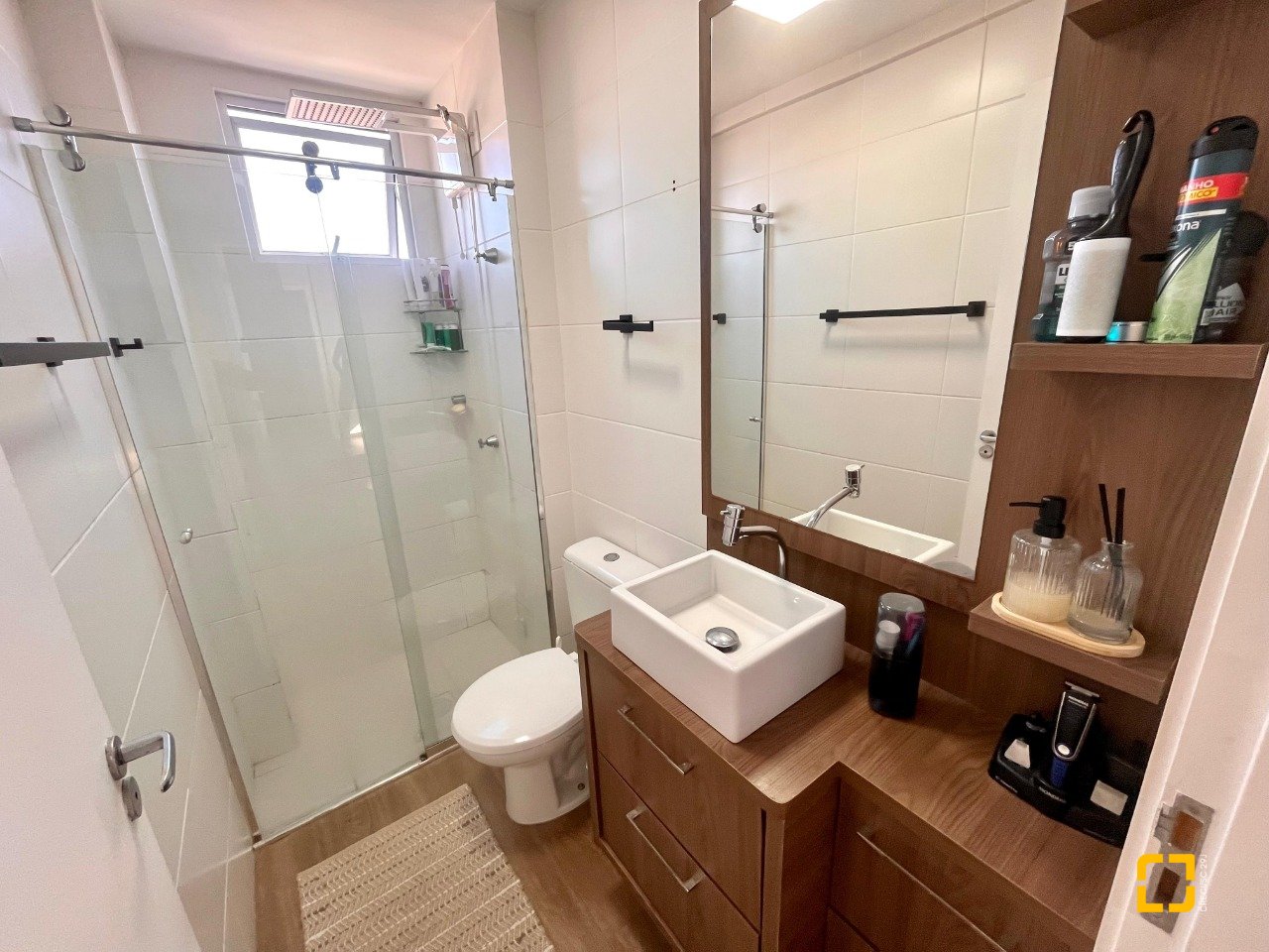 Apartamento com 57m², 2 quartos, 1 garagem, no bairro Barreiros em São José