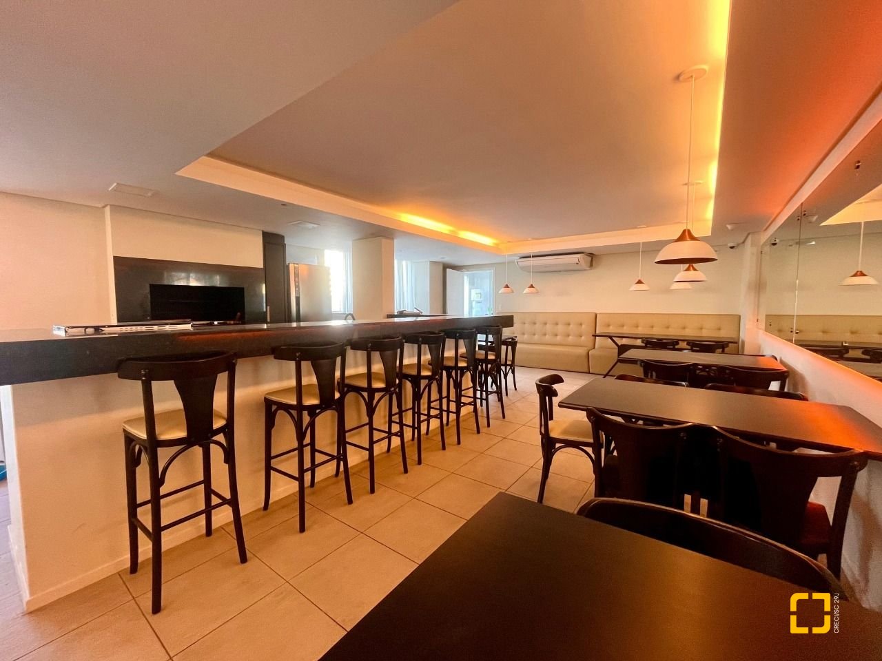 Apartamento com 57m², 2 quartos, 1 garagem, no bairro Barreiros em São José