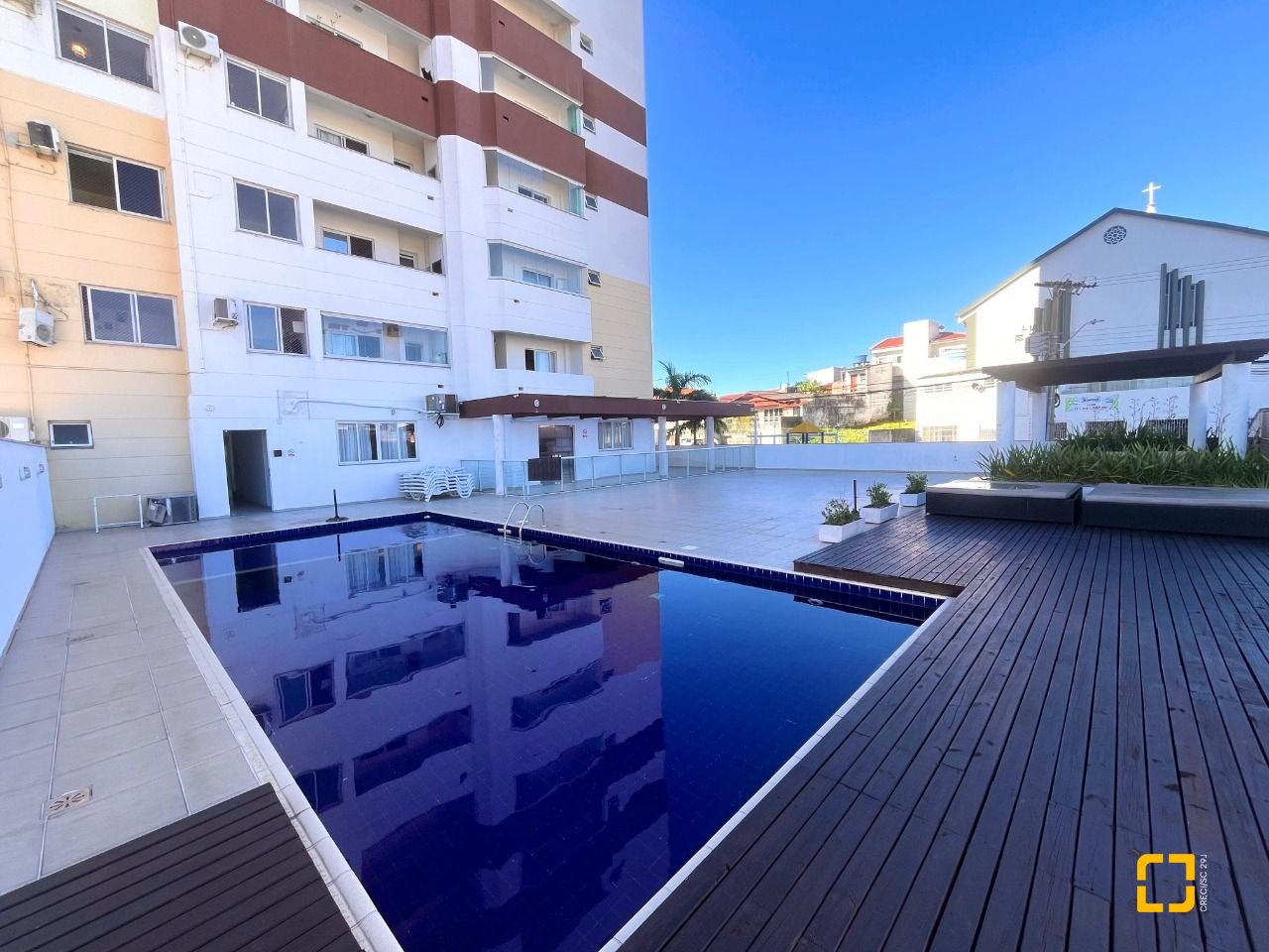Apartamento com 57m², 2 quartos, 1 garagem, no bairro Barreiros em São José