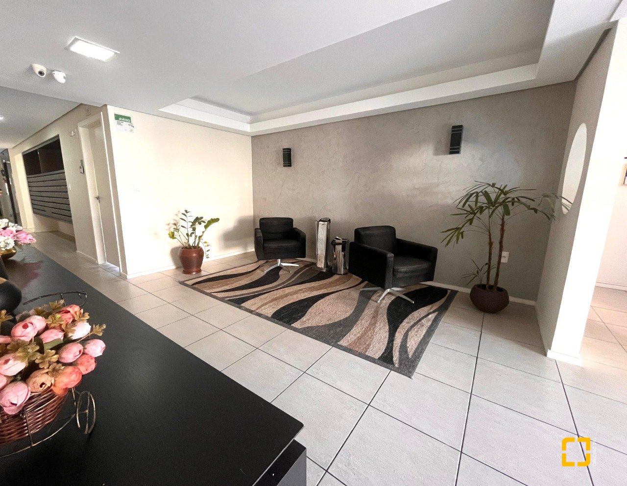 Apartamento com 57m², 2 quartos, 1 garagem, no bairro Barreiros em São José