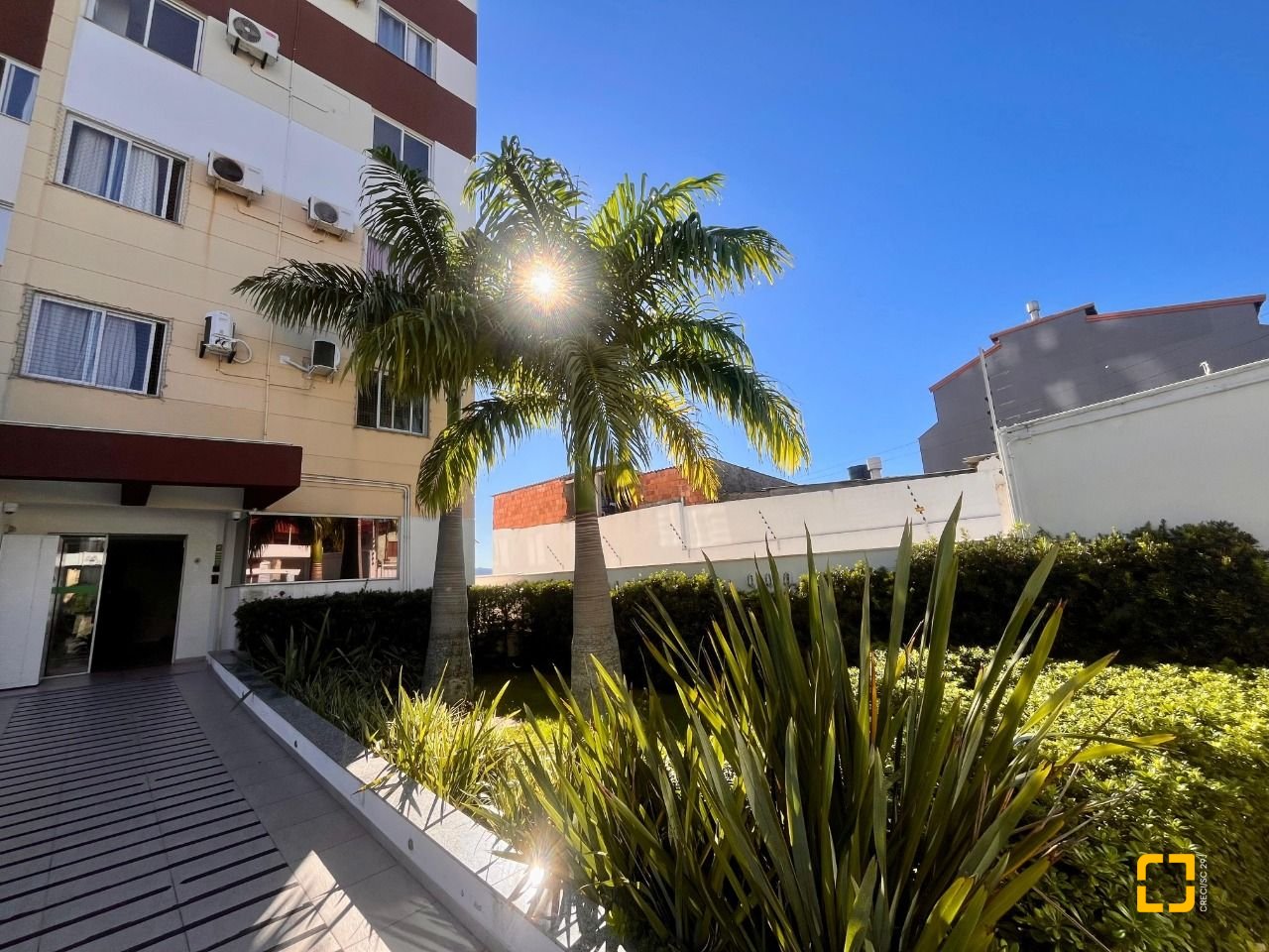 Apartamento com 57m², 2 quartos, 1 garagem, no bairro Barreiros em São José
