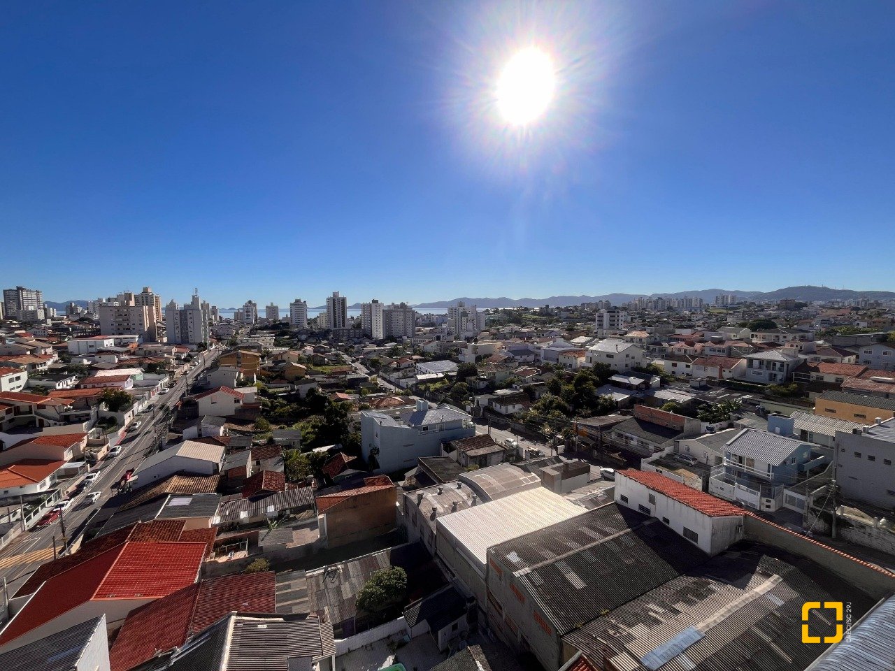 Apartamento com 57m², 2 quartos, 1 garagem, no bairro Barreiros em São José