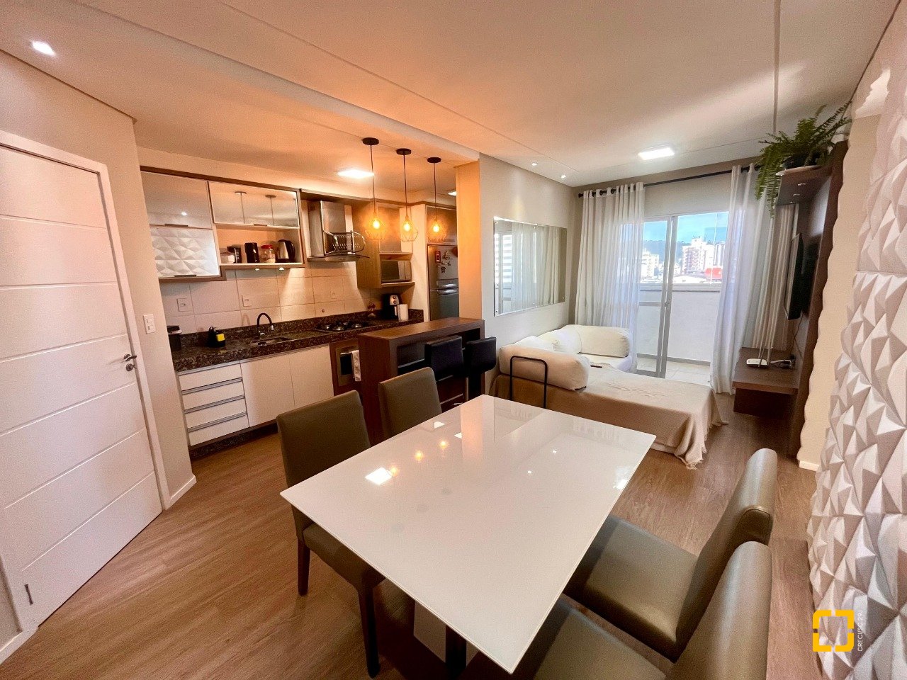 Apartamento com 57m², 2 quartos, 1 garagem, no bairro Barreiros em São José