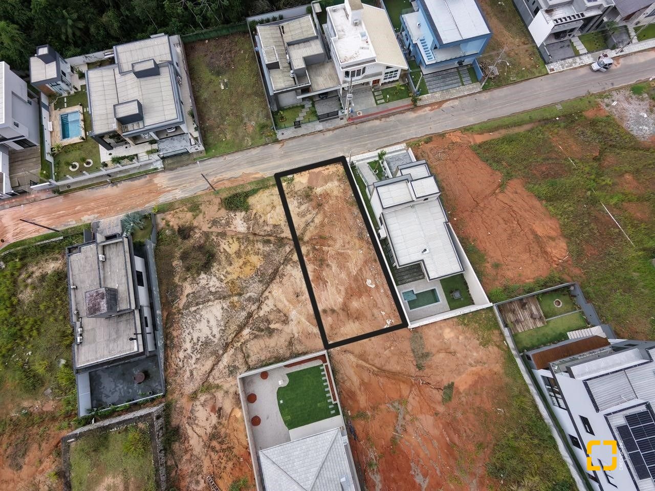 Terreno com 360m², no bairro Campinas em São José