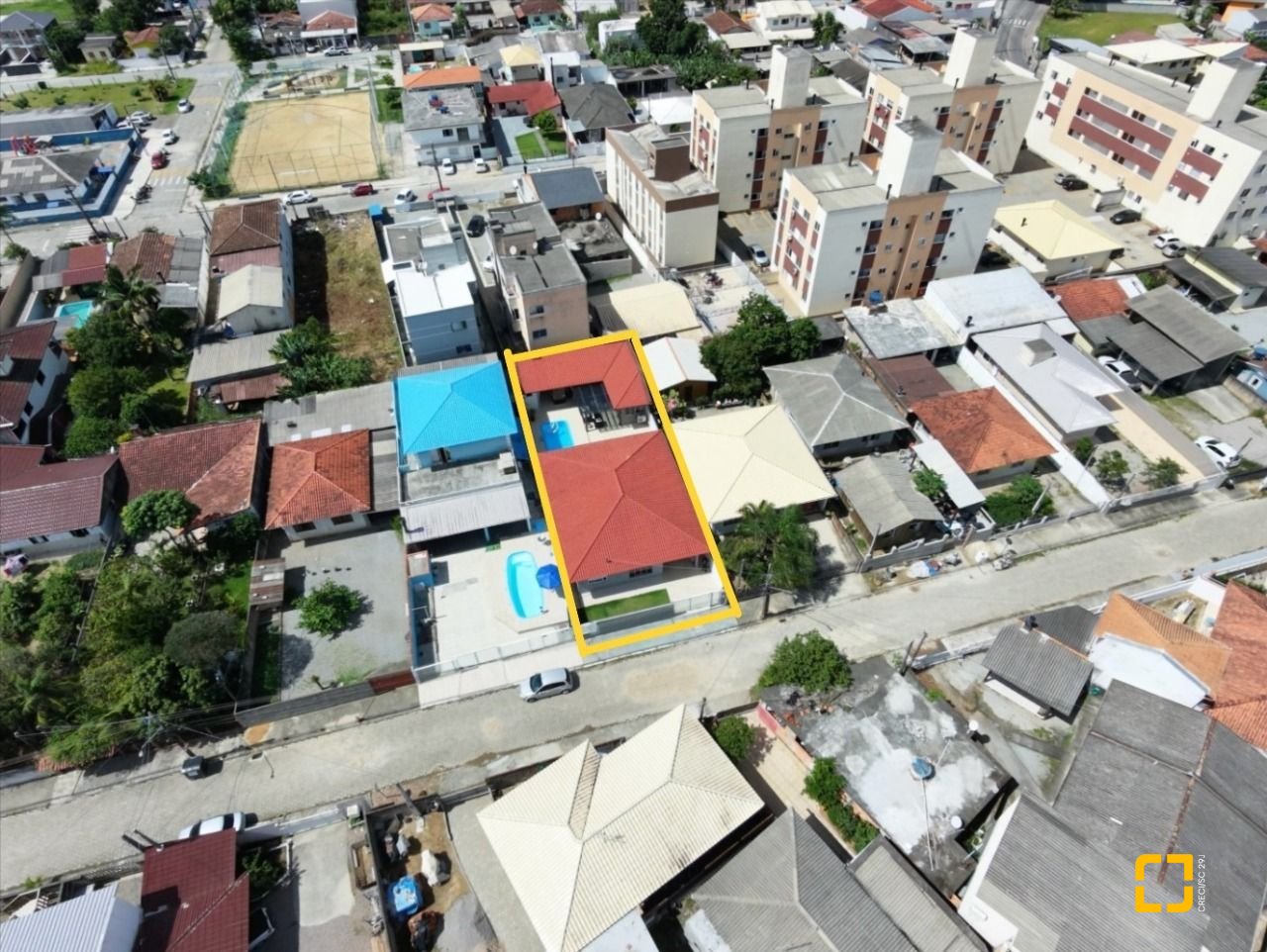 Casa com 194m², 3 quartos (sendo 1 suíte), 3 garagens, no bairro Barra do Aririú em Palhoça