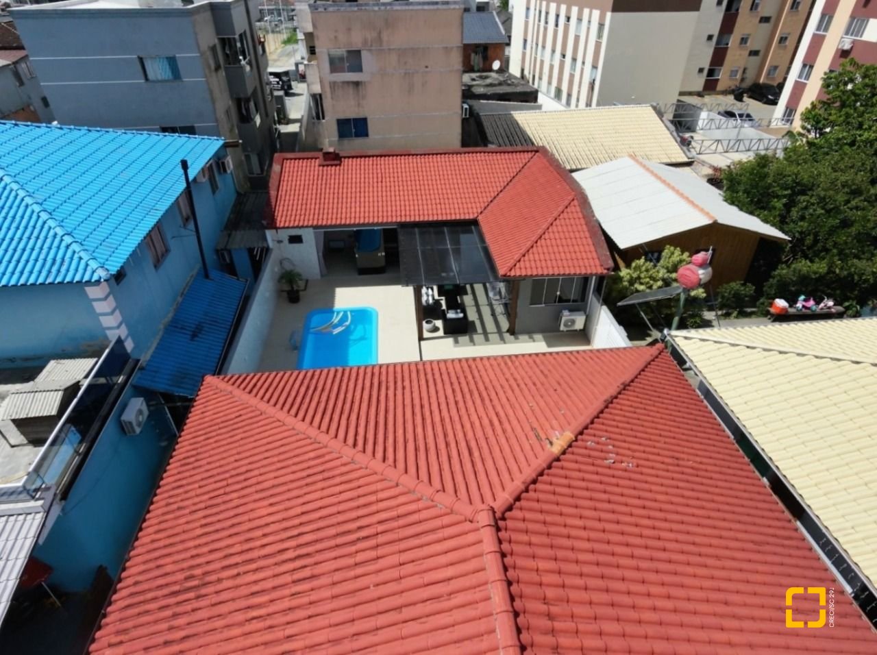 Casa com 194m², 3 quartos (sendo 1 suíte), 3 garagens, no bairro Barra do Aririú em Palhoça