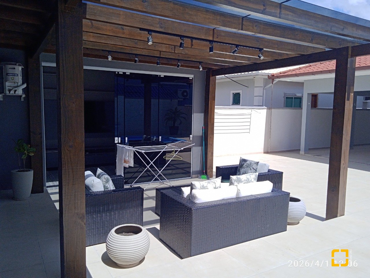 Casa com 194m², 3 quartos (sendo 1 suíte), 3 garagens, no bairro Barra do Aririú em Palhoça