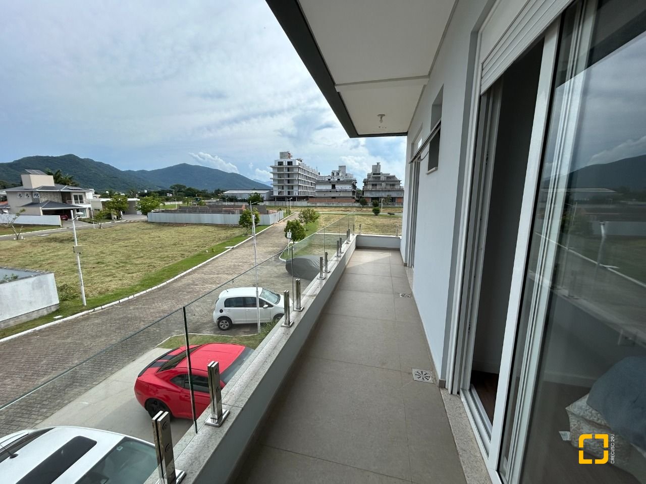 Casa com 278m², 7 quartos (sendo 2 suítes), 4 garagens, no bairro Campeche em Florianópolis