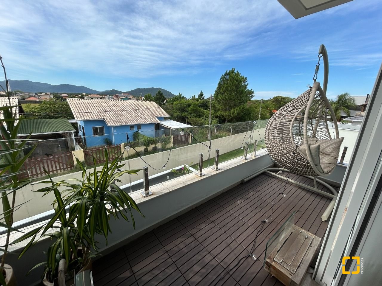 Casa com 278m², 7 quartos (sendo 2 suítes), 4 garagens, no bairro Campeche em Florianópolis