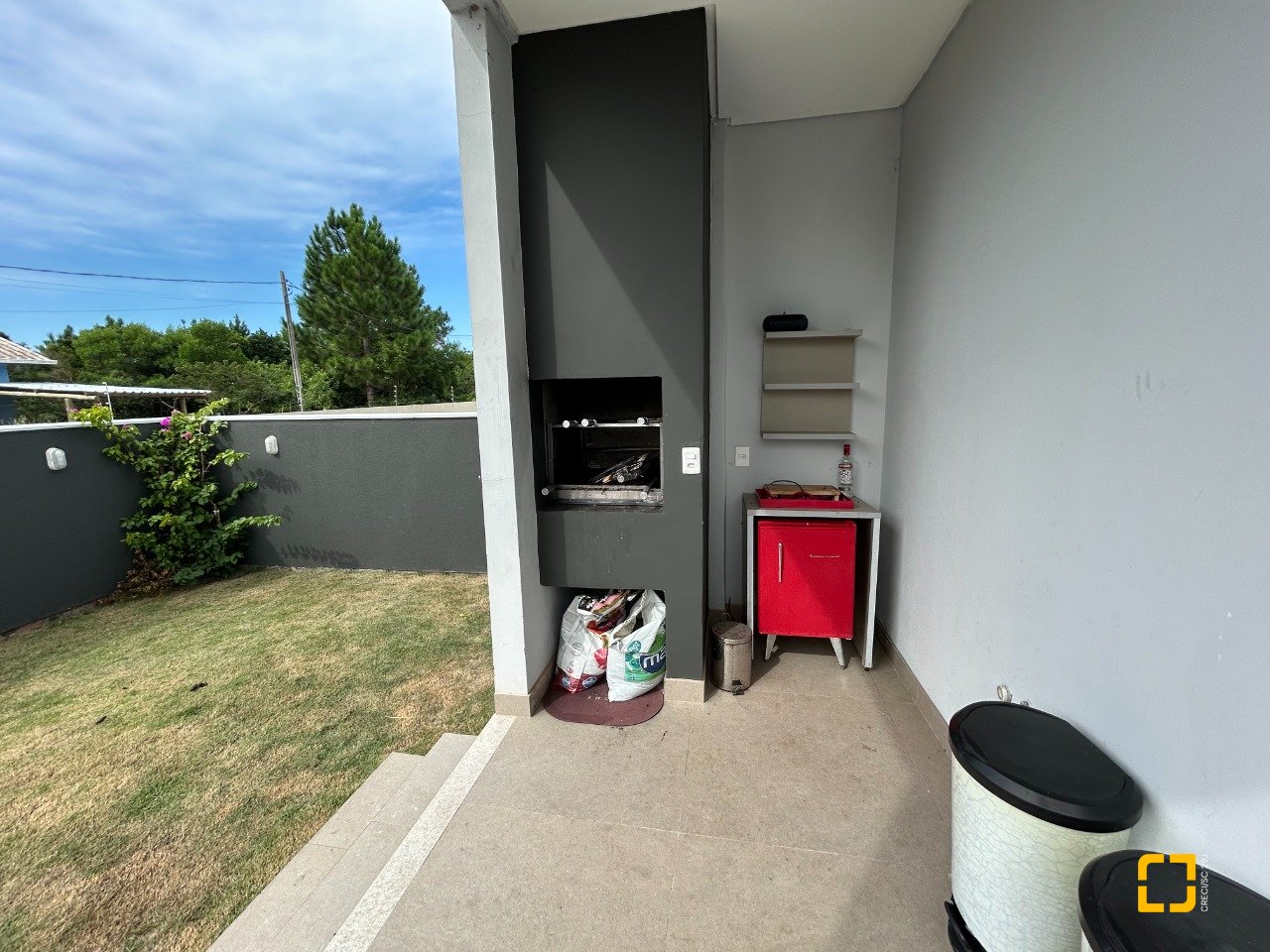 Casa com 278m², 7 quartos (sendo 2 suítes), 4 garagens, no bairro Campeche em Florianópolis
