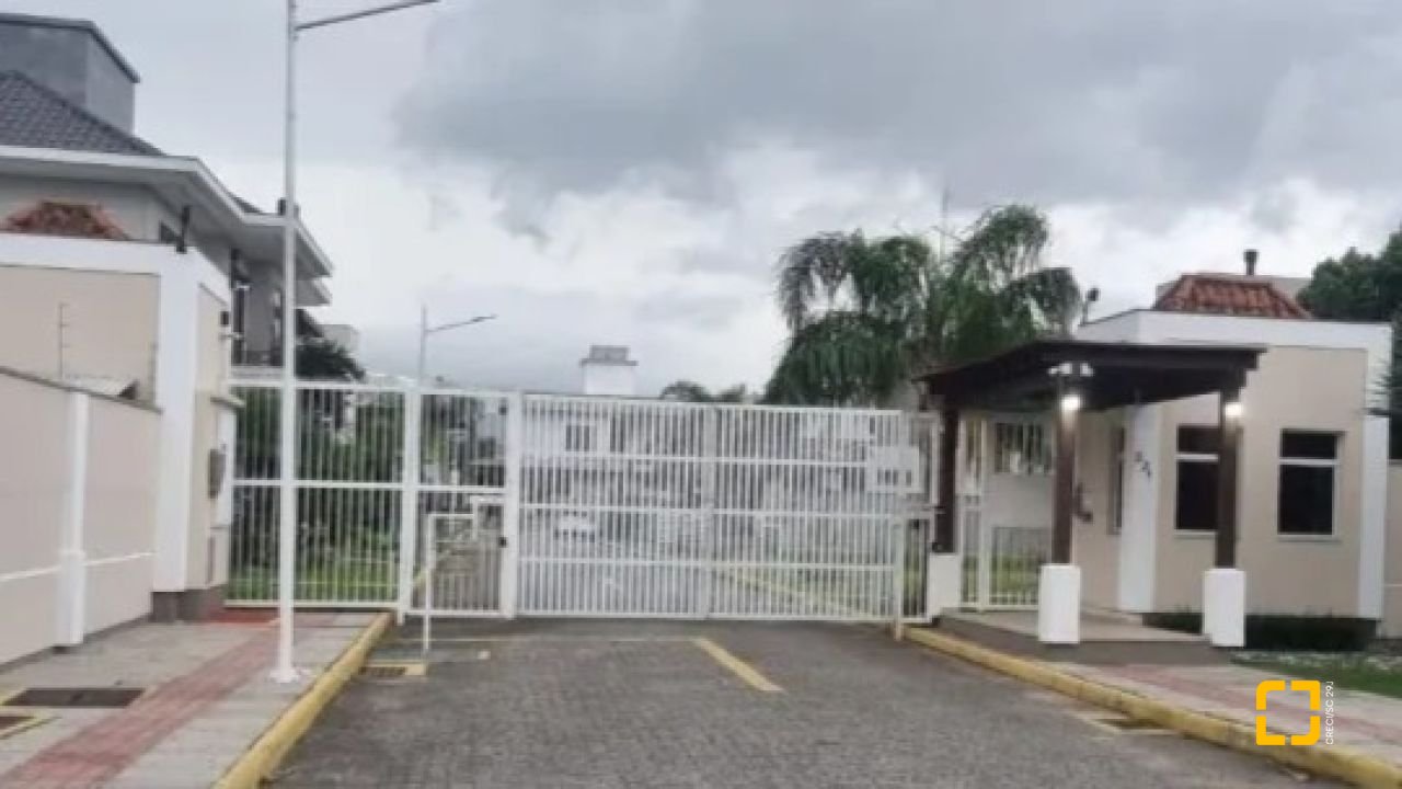 Casa com 278m², 7 quartos (sendo 2 suítes), 4 garagens, no bairro Campeche em Florianópolis
