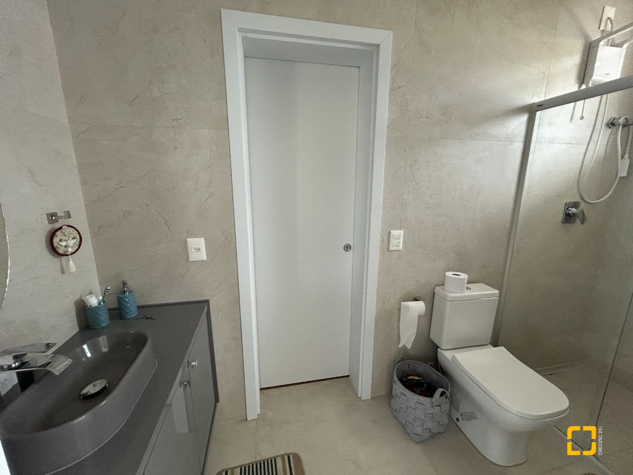 Casa com 278m², 7 quartos (sendo 2 suítes), 4 garagens, no bairro Campeche em Florianópolis