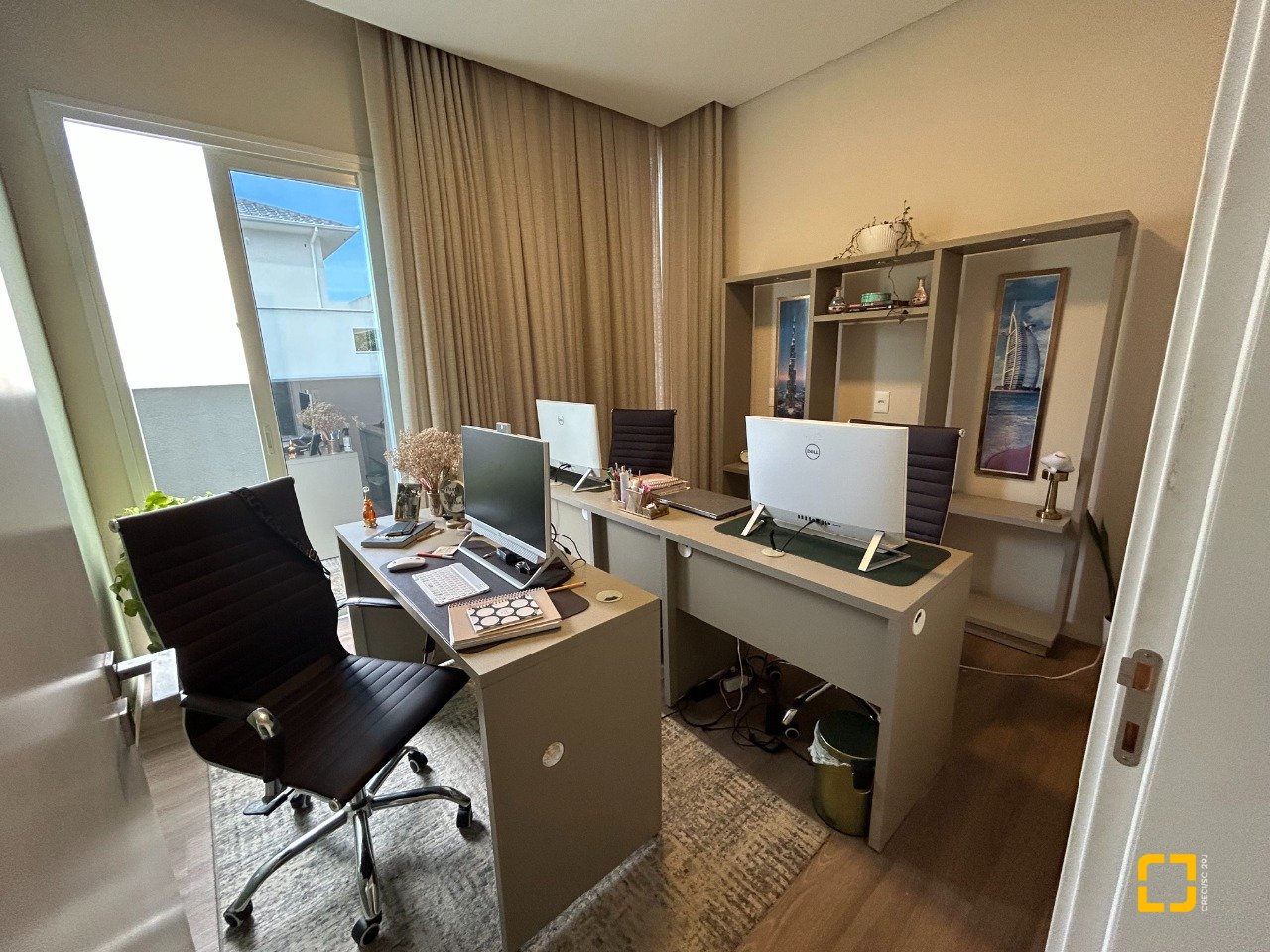 Casa com 278m², 7 quartos (sendo 2 suítes), 4 garagens, no bairro Campeche em Florianópolis