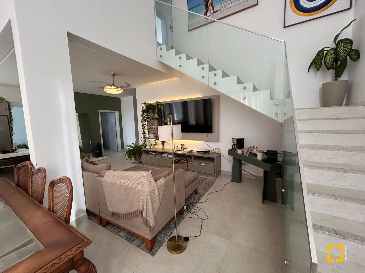 Casa com 278m², 7 quartos (sendo 2 suítes), 4 garagens, no bairro Campeche em Florianópolis