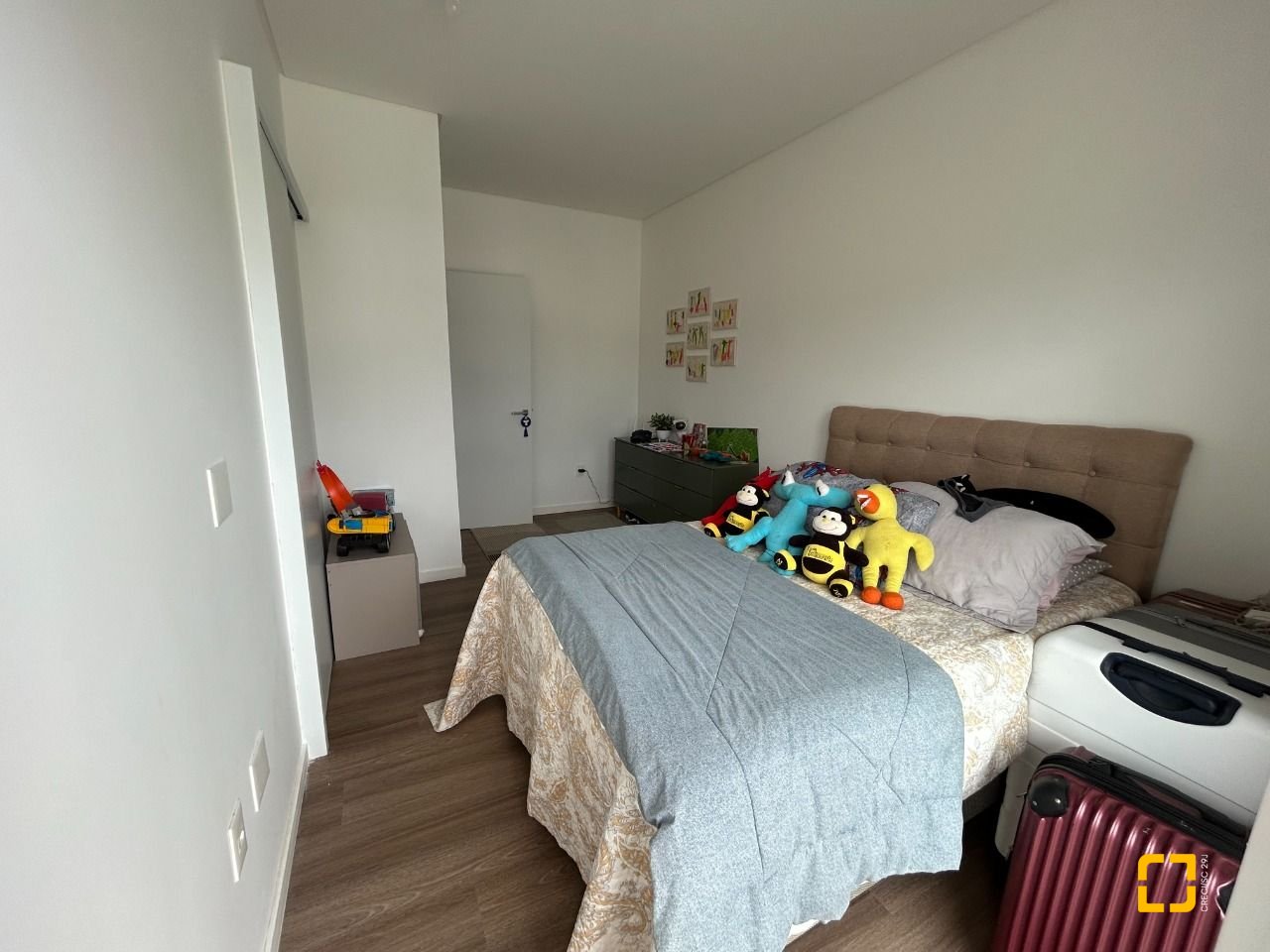 Casa com 278m², 7 quartos (sendo 2 suítes), 4 garagens, no bairro Campeche em Florianópolis