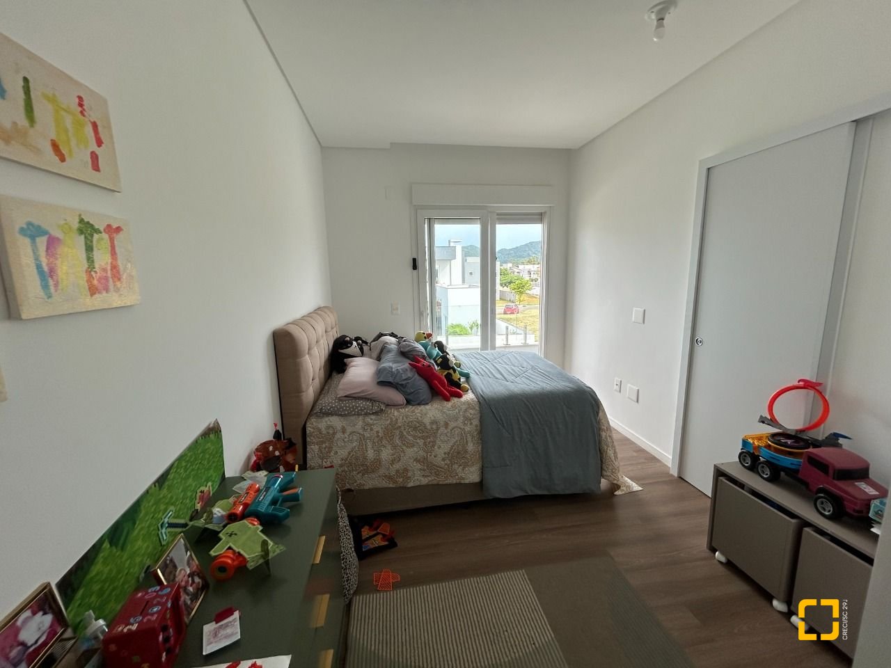 Casa com 278m², 7 quartos (sendo 2 suítes), 4 garagens, no bairro Campeche em Florianópolis