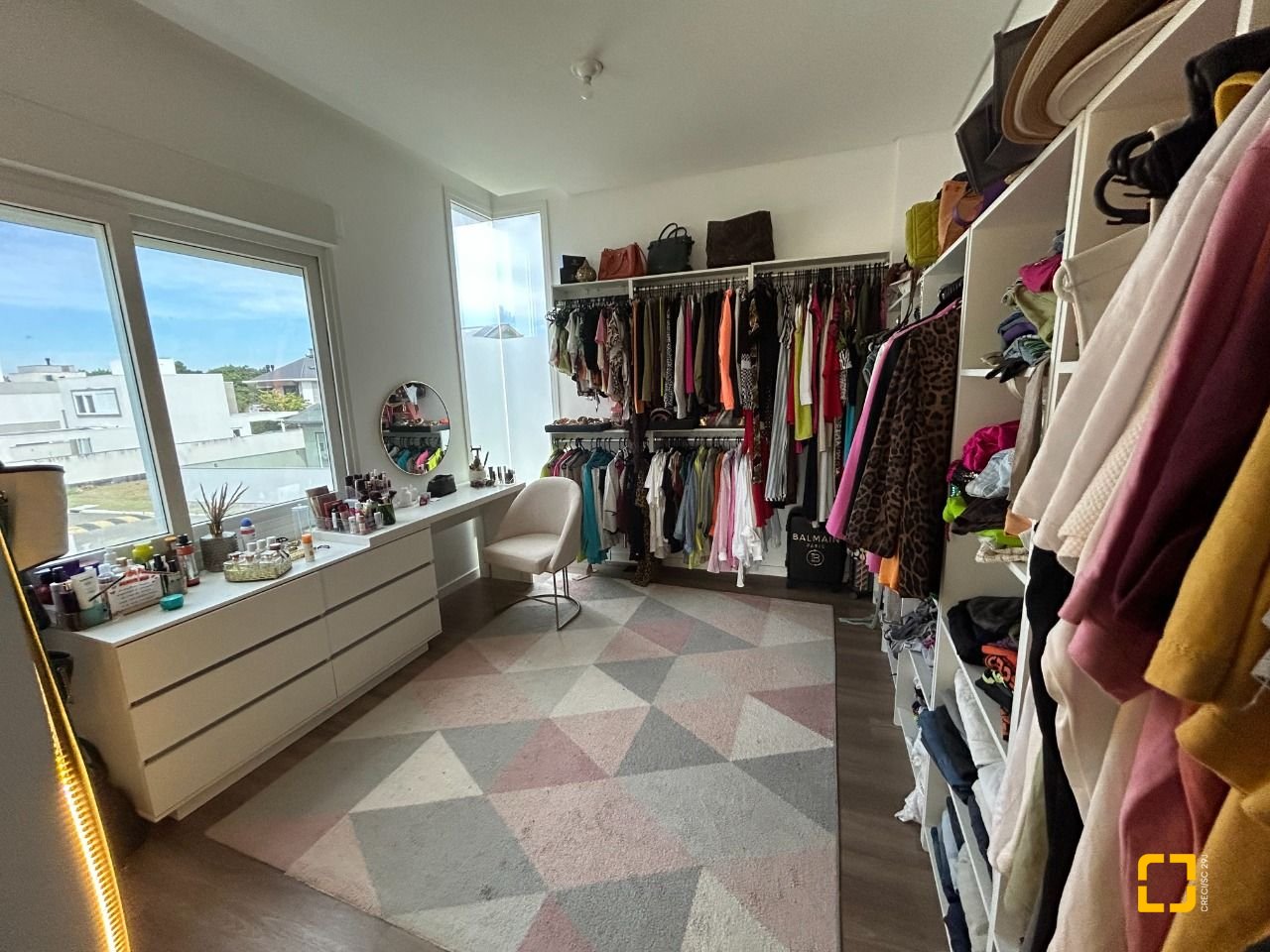 Casa com 278m², 7 quartos (sendo 2 suítes), 4 garagens, no bairro Campeche em Florianópolis