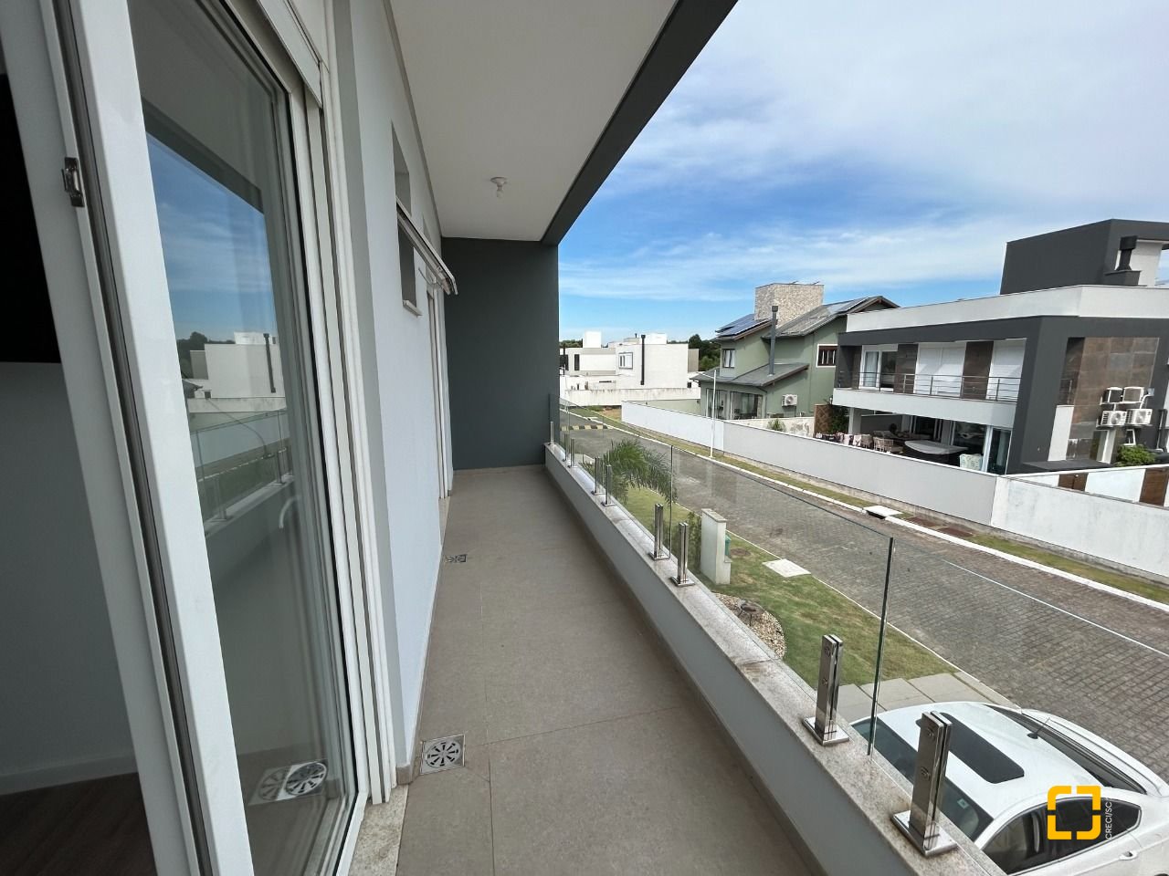 Casa com 278m², 7 quartos (sendo 2 suítes), 4 garagens, no bairro Campeche em Florianópolis