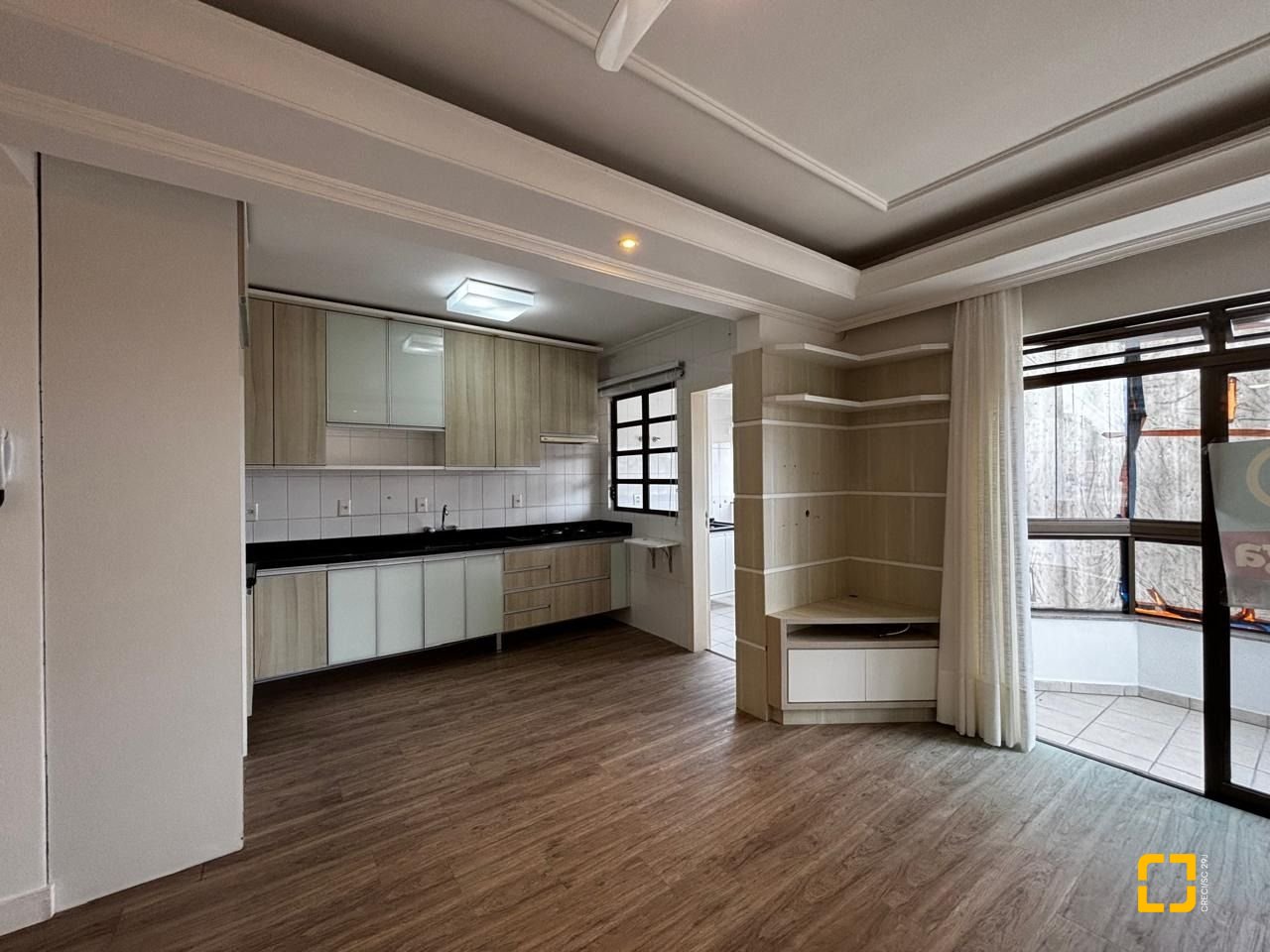 Apartamento com 85m², 4 quartos (sendo 1 suíte), 2 garagens, no bairro Coqueiros em Florianópolis