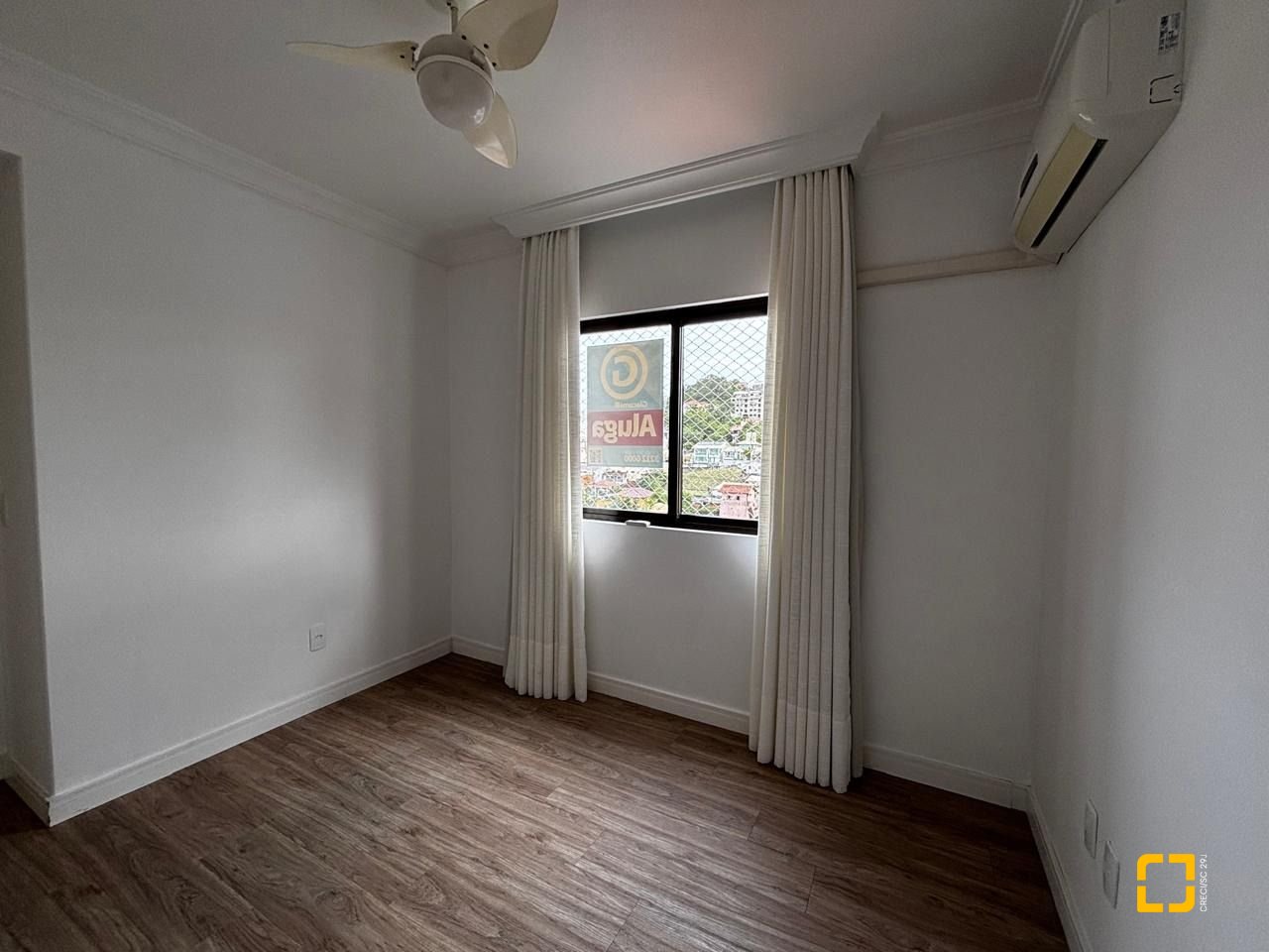 Apartamento com 85m², 4 quartos (sendo 1 suíte), 2 garagens, no bairro Coqueiros em Florianópolis