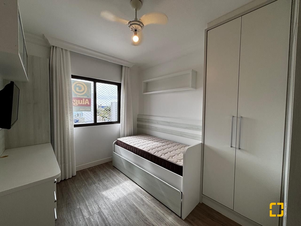 Apartamento com 85m², 4 quartos (sendo 1 suíte), 2 garagens, no bairro Coqueiros em Florianópolis