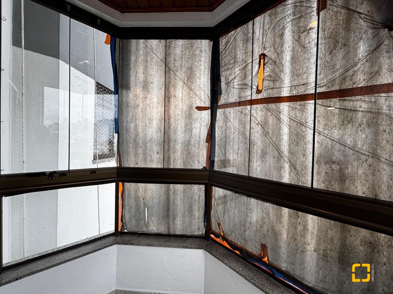 Apartamento com 85m², 4 quartos (sendo 1 suíte), 2 garagens, no bairro Coqueiros em Florianópolis