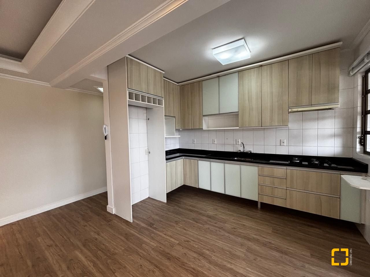 Apartamento com 85m², 4 quartos (sendo 1 suíte), 2 garagens, no bairro Coqueiros em Florianópolis