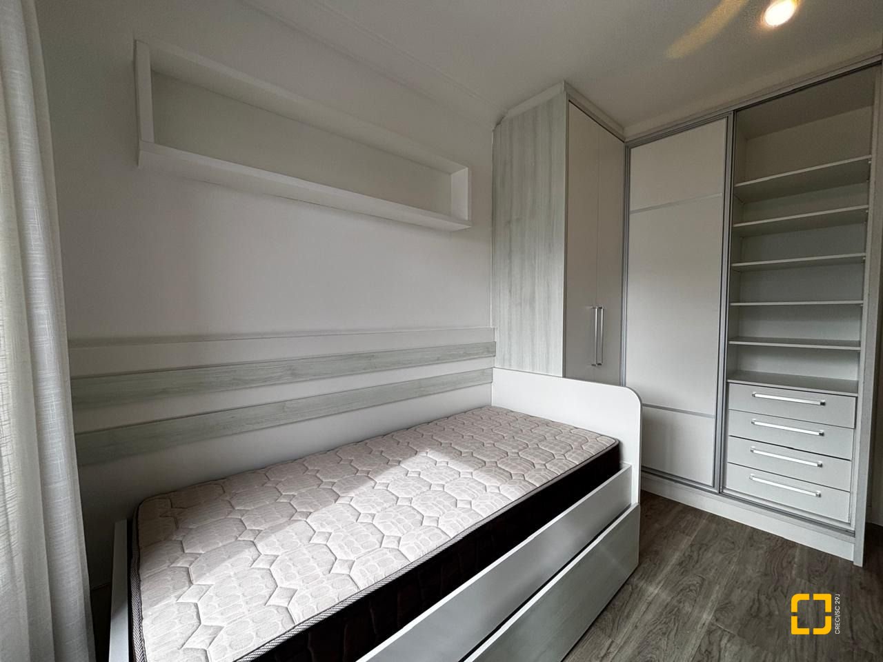 Apartamento com 85m², 4 quartos (sendo 1 suíte), 2 garagens, no bairro Coqueiros em Florianópolis