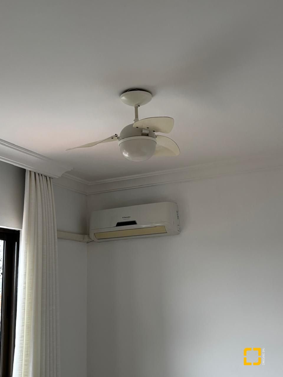 Apartamento com 85m², 4 quartos (sendo 1 suíte), 2 garagens, no bairro Coqueiros em Florianópolis