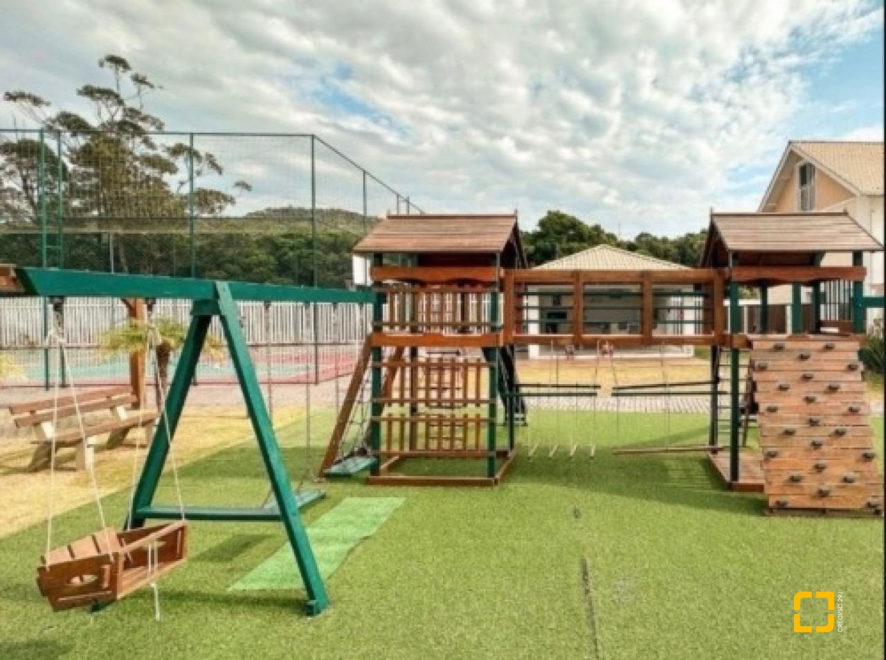 Casa de Condomínio com 117m², 4 quartos (sendo 1 suíte), 2 garagens, no bairro Lagoa da Conceição em Florianópolis
