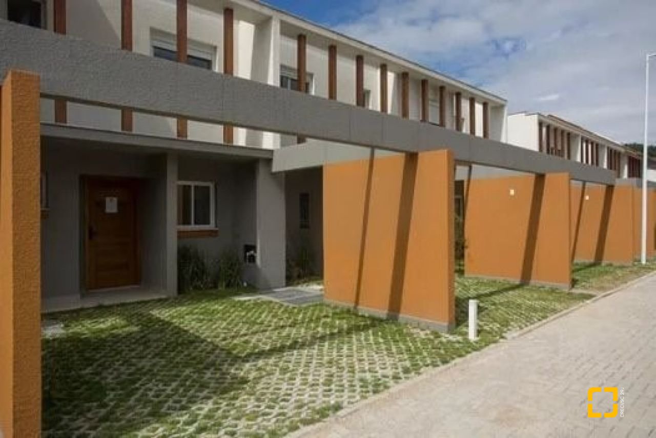 Casa de Condomínio com 117m², 4 quartos (sendo 1 suíte), 2 garagens, no bairro Lagoa da Conceição em Florianópolis