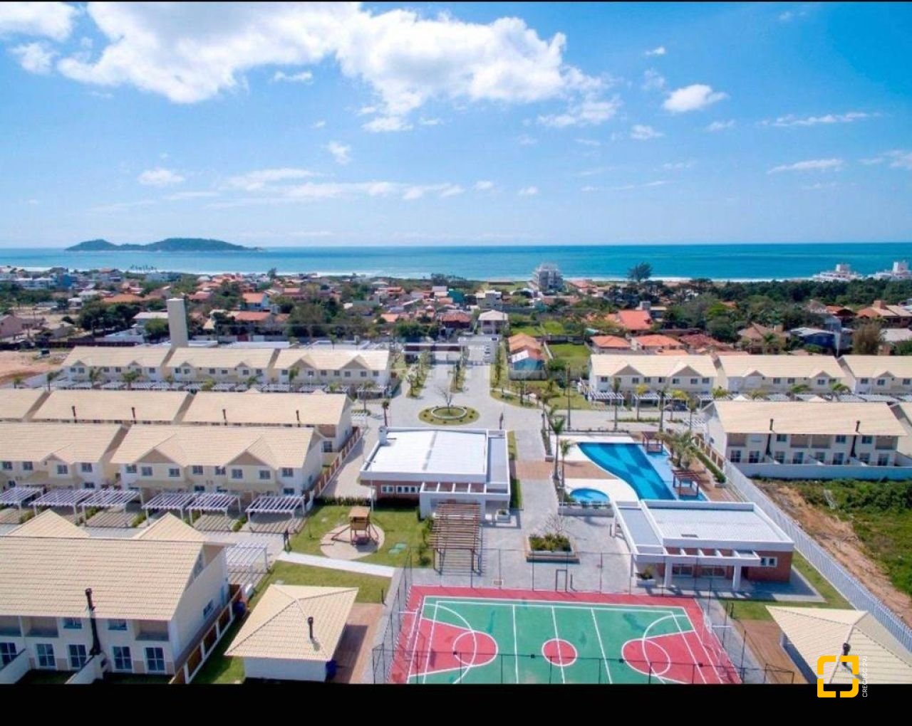Casa de Condomínio com 117m², 4 quartos (sendo 1 suíte), 2 garagens, no bairro Lagoa da Conceição em Florianópolis