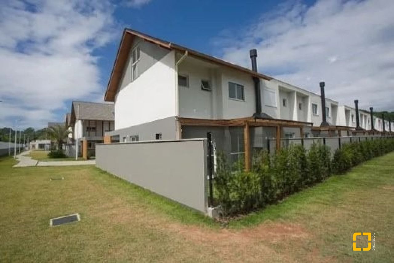 Casa de Condomínio com 117m², 4 quartos (sendo 1 suíte), 2 garagens, no bairro Lagoa da Conceição em Florianópolis