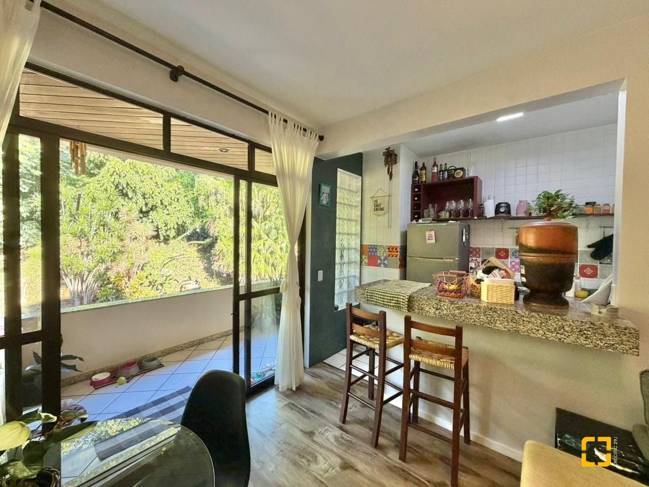 Apartamento com 49m², 1 quarto, 1 garagem, no bairro Jurerê em Florianópolis