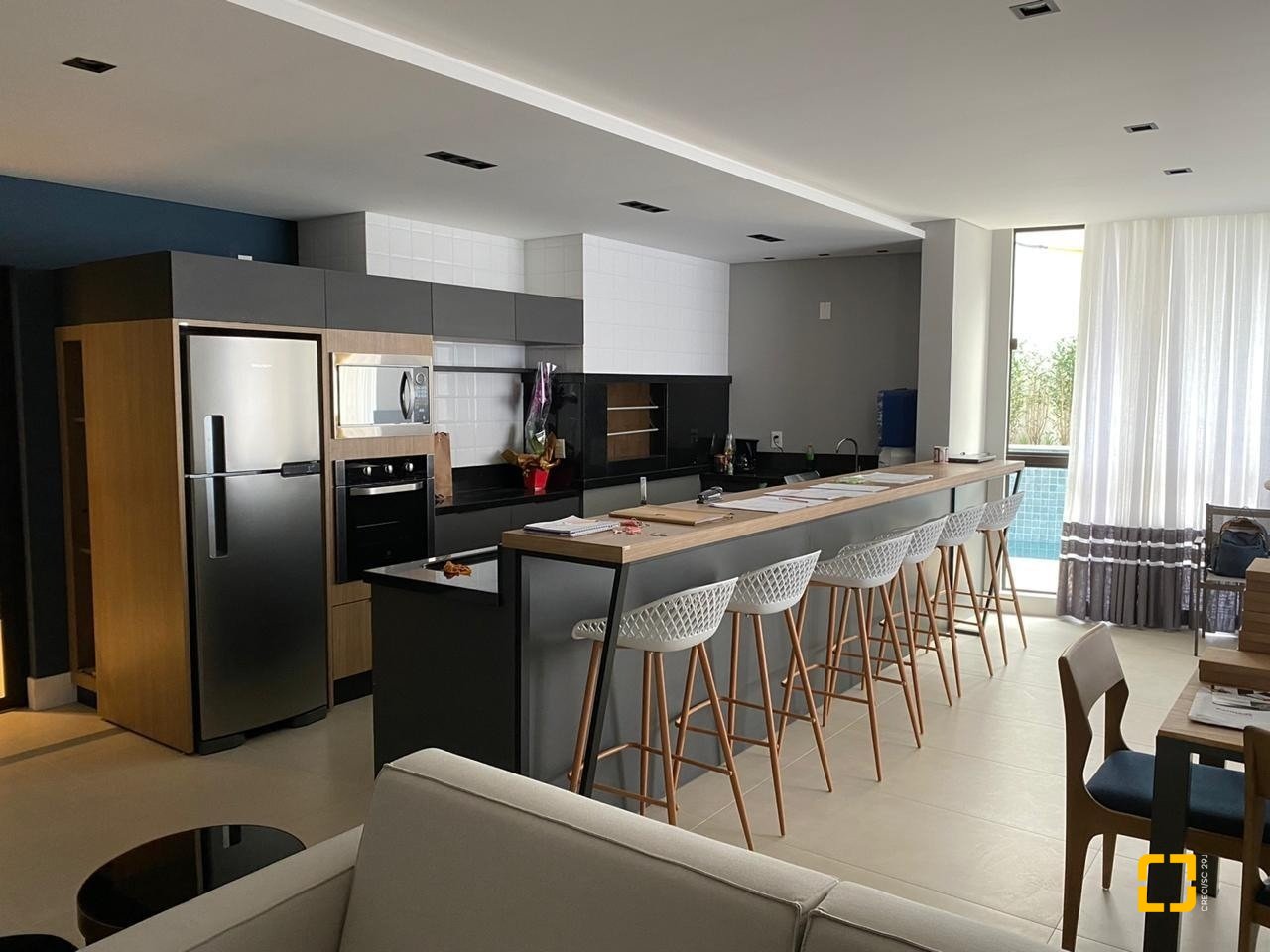 Apartamento com 71m², 1 quarto, 1 garagem, no bairro Carvoeira em Florianópolis