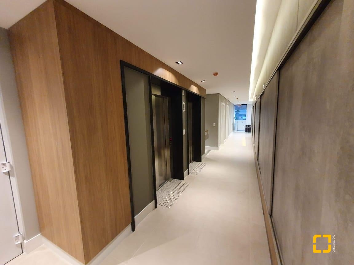 Apartamento com 71m², 1 quarto, 1 garagem, no bairro Carvoeira em Florianópolis