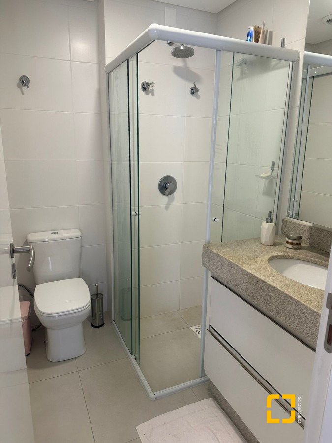 Apartamento com 71m², 1 quarto, 1 garagem, no bairro Carvoeira em Florianópolis