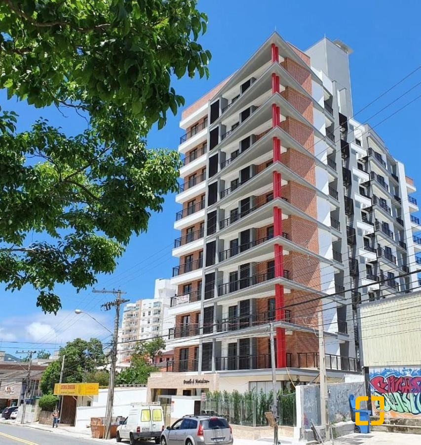 Apartamento com 71m², 1 quarto, 1 garagem, no bairro Carvoeira em Florianópolis