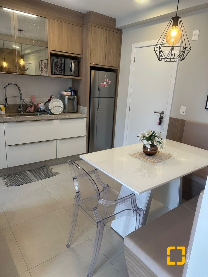 Apartamento com 71m², 1 quarto, 1 garagem, no bairro Carvoeira em Florianópolis