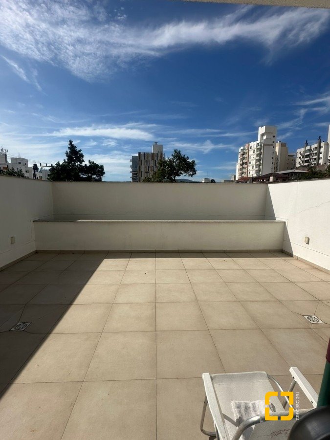 Apartamento com 71m², 1 quarto, 1 garagem, no bairro Carvoeira em Florianópolis