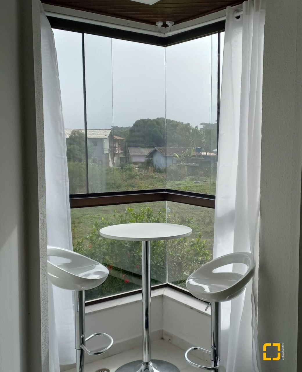 Apartamento com 38m², 1 quarto, 1 garagem, no bairro Ponta das Canas em Florianópolis
