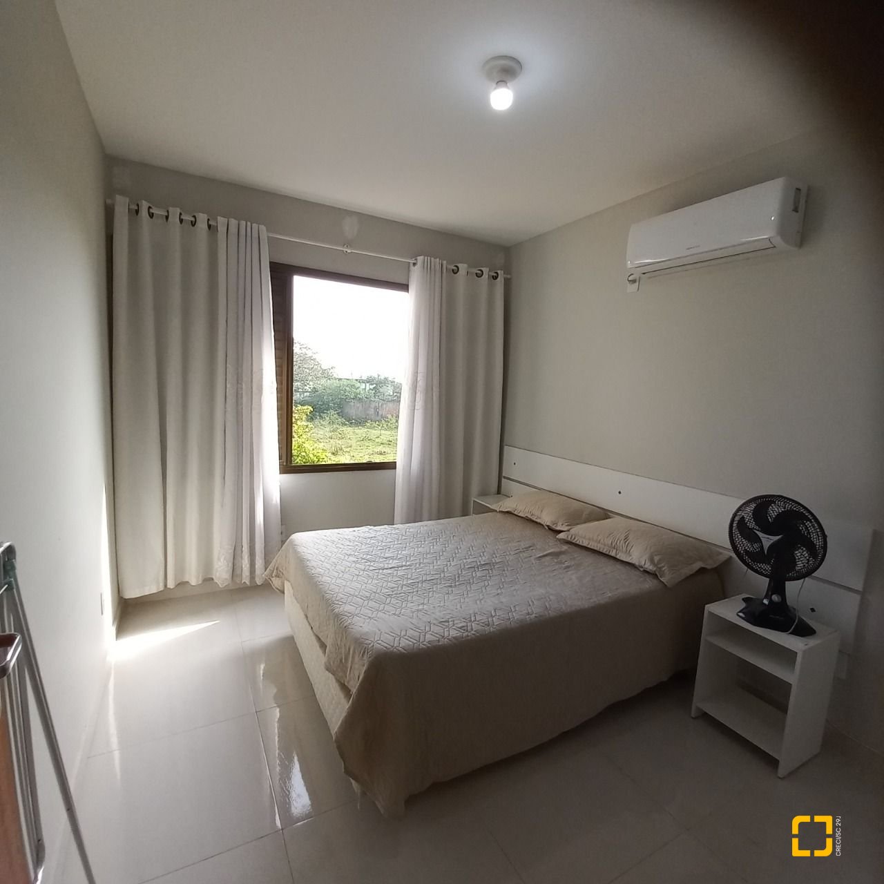 Apartamento com 38m², 1 quarto, 1 garagem, no bairro Ponta das Canas em Florianópolis