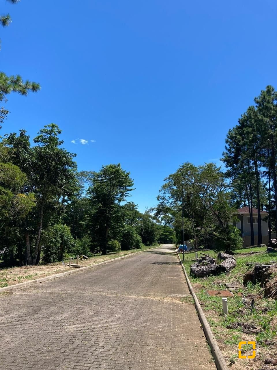 Terreno com 455m², no bairro Ratones em Florianópolis